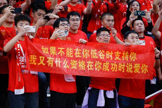 新教皇喜欢打网球 比起公牛小熊更支持白袜